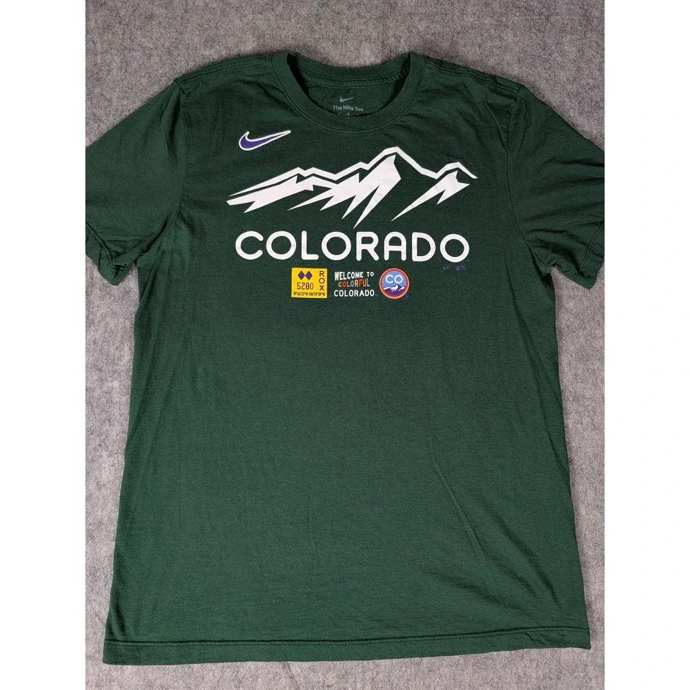 Nike Colorado Rockies MLB Graphic T-Shirt Forest Green Mountain 5280 Mens M